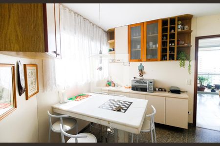 Apartamento à venda com 202m², 4 quartos e 3 vagas Apartamento à venda com 202m², 4 quartos e 3 vagasCopa