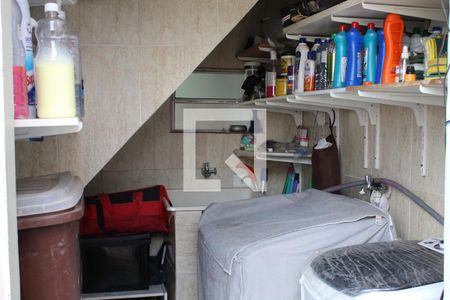 Casa à venda com 338m², 7 quartos e 2 vagasCasa 1 - área de serviço 