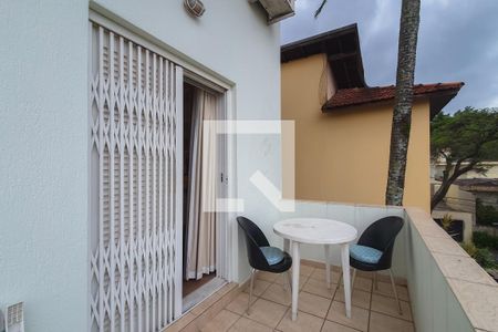 Casa à venda com 250m², 4 quartos e 2 vagas Casa à venda com 250m², 4 quartos e 2 vagasVaranda