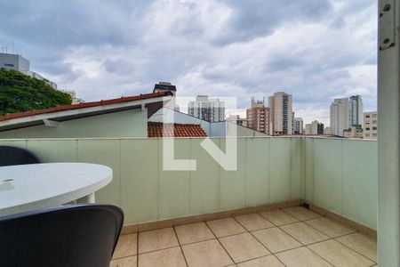 Casa à venda com 250m², 4 quartos e 2 vagas Casa à venda com 250m², 4 quartos e 2 vagasVaranda