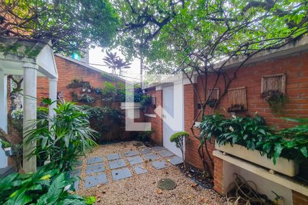 Casa à venda com 250m², 4 quartos e 2 vagas Casa à venda com 250m², 4 quartos e 2 vagasÁrea Externa