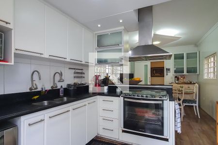 Casa à venda com 250m², 4 quartos e 2 vagas Casa à venda com 250m², 4 quartos e 2 vagasCozinha