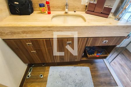 Casa à venda com 250m², 4 quartos e 2 vagas Casa à venda com 250m², 4 quartos e 2 vagasBanheiro