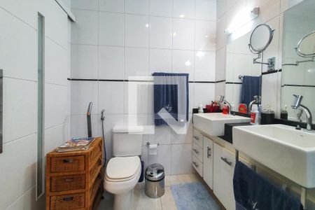 Casa à venda com 250m², 4 quartos e 2 vagas Casa à venda com 250m², 4 quartos e 2 vagasBanheiro da Suíte