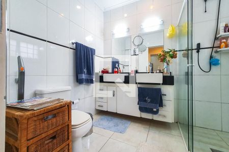 Casa à venda com 250m², 4 quartos e 2 vagas Casa à venda com 250m², 4 quartos e 2 vagasBanheiro da Suíte