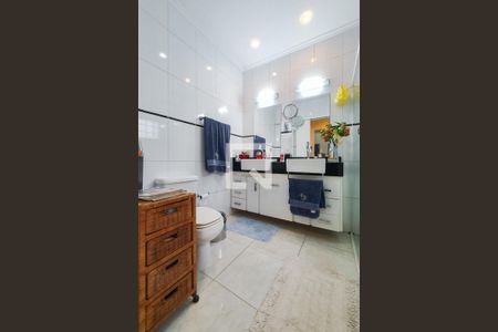 Casa à venda com 250m², 4 quartos e 2 vagas Casa à venda com 250m², 4 quartos e 2 vagasBanheiro da Suíte