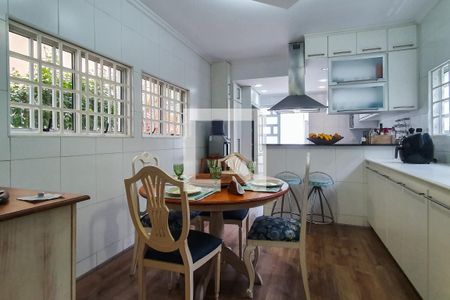 Casa à venda com 250m², 4 quartos e 2 vagas Casa à venda com 250m², 4 quartos e 2 vagasCopa