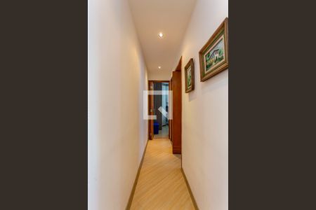 Corredor de apartamento à venda com 2 quartos, 51m² em Vila Eldízia, Santo André