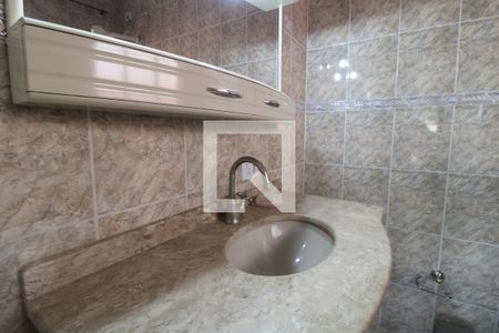 Casa para alugar com 1000m², 3 quartos e 6 vagasPia banheiro da suíte 1