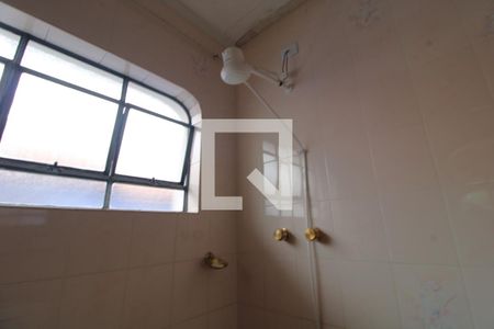 Casa para alugar com 1000m², 3 quartos e 6 vagasChuveiro banheiro da suíte 2