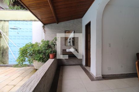 Casa para alugar com 1000m², 3 quartos e 6 vagasBanheiro da piscina