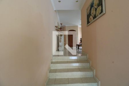 Casa para alugar com 1000m², 3 quartos e 6 vagasEscada