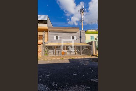 Casa à venda com 270m², 4 quartos e 4 vagasFachada