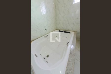 Casa à venda com 270m², 4 quartos e 4 vagasBanheiro suíte