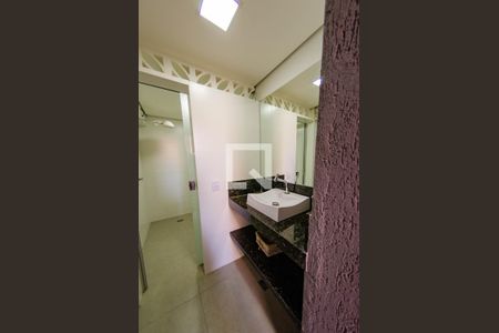 Casa à venda com 270m², 4 quartos e 4 vagasBanheiro externo