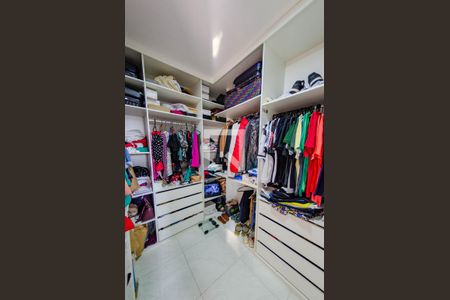 Casa à venda com 270m², 4 quartos e 4 vagasCloset
