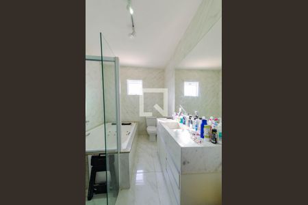 Casa à venda com 270m², 4 quartos e 4 vagasBanheiro suíte