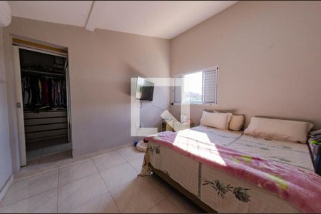 Casa à venda com 270m², 4 quartos e 4 vagasSuíte