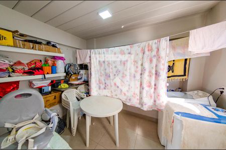 Casa à venda com 270m², 4 quartos e 4 vagasLavanderia