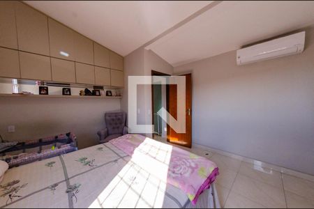 Casa à venda com 270m², 4 quartos e 4 vagasSuíte