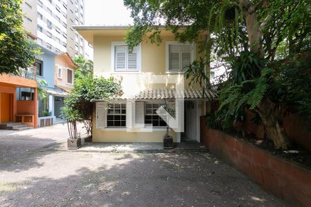 Casa à venda com 180m², 3 quartos e 1 vaga Casa à venda com 180m², 3 quartos e 1 vagaFachada