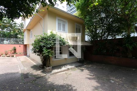 Casa à venda com 180m², 3 quartos e 1 vaga Casa à venda com 180m², 3 quartos e 1 vagaFachada