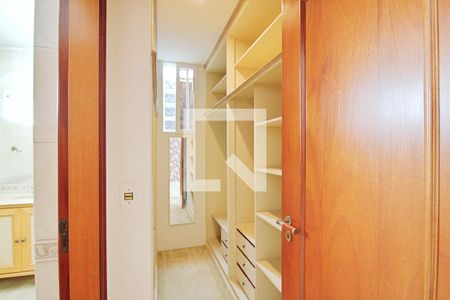 Casa à venda com 417m², 4 quartos e 5 vagasCloset da Suíte 2