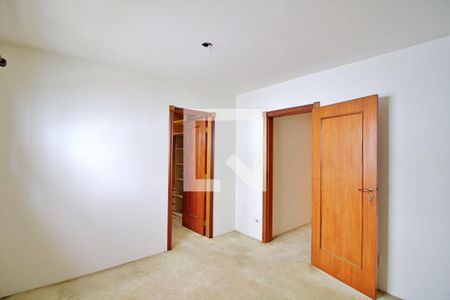 Casa à venda com 417m², 4 quartos e 5 vagasSuíte 2