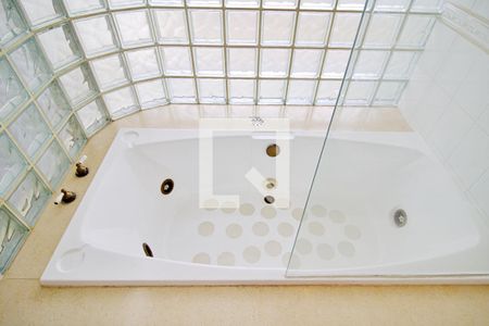 Casa à venda com 417m², 4 quartos e 5 vagasBanheiro da Suíte 1