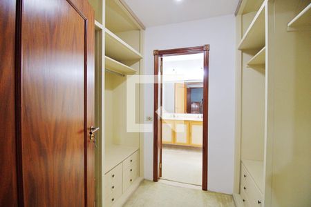 Casa à venda com 417m², 4 quartos e 5 vagasCloset 2 da Suíte 1