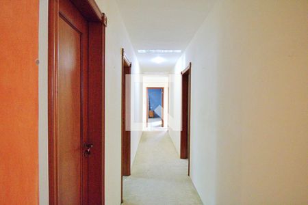 Casa à venda com 417m², 4 quartos e 5 vagasCorredor