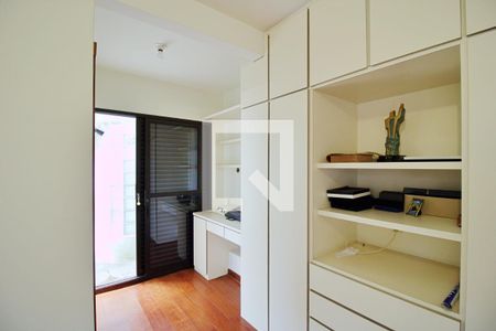 Casa à venda com 417m², 4 quartos e 5 vagasSuíte 3