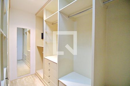 Casa à venda com 417m², 4 quartos e 5 vagasCloset da Suíte 1