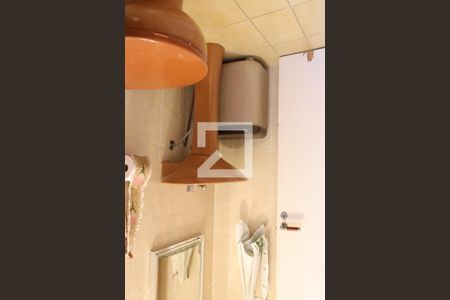 Casa à venda com 235m², 3 quartos e 3 vagasBanheiro de serviço