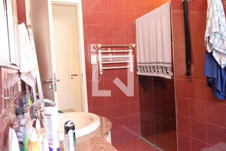 Casa à venda com 235m², 3 quartos e 3 vagasBanheiro da Suíte 1