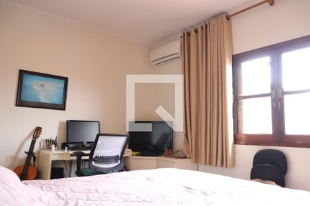 Casa à venda com 235m², 3 quartos e 3 vagasSuíte 2