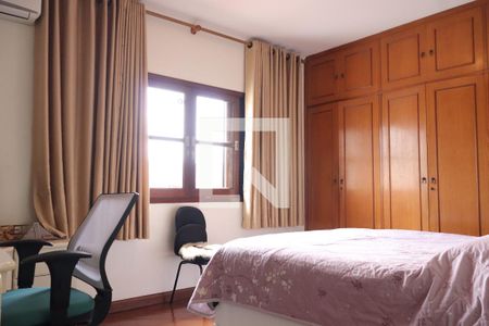 Casa à venda com 235m², 3 quartos e 3 vagasSuíte 2