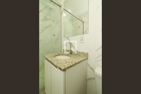 Banheiro de kitnet/studio para alugar com 1 quarto, 35m² em São Geraldo, Porto Alegre