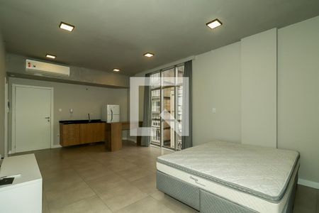 Sala / Quarto / Cozinha de kitnet/studio para alugar com 1 quarto, 35m² em São Geraldo, Porto Alegre