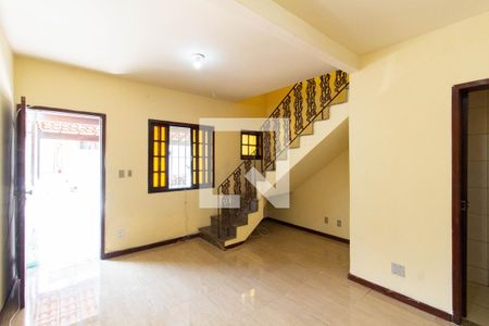 Sala de casa de condomínio para alugar com 2 quartos, 60m² em Rancho Novo, Nova Iguaçu