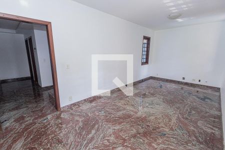 Sala de casa de condomínio à venda com 3 quartos, 560m² em Glória, Belo Horizonte