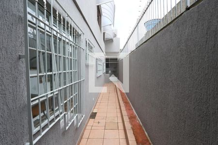 Casa à venda com 300m², 3 quartos e 2 vagasCorredor