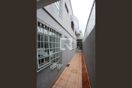 Casa à venda com 300m², 3 quartos e 2 vagasCorredor