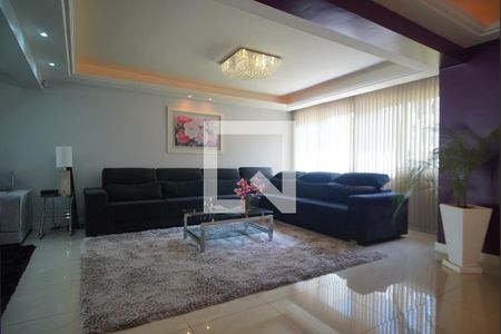 Sala de casa à venda com 3 quartos, 205m² em Jardim Itu Sabará, Porto Alegre