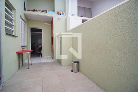 Casa à venda com 205m², 3 quartos e 2 vagasPátio _Fundos