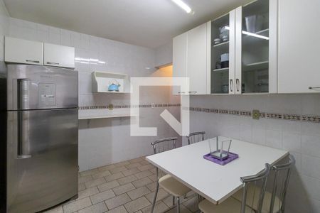 Casa à venda com 260m², 5 quartos e 4 vagas Casa à venda com 260m², 5 quartos e 4 vagasEdícula - Cozinha