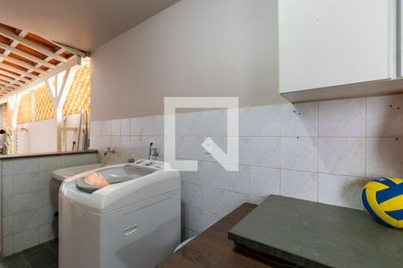 Casa à venda com 260m², 5 quartos e 4 vagas Casa à venda com 260m², 5 quartos e 4 vagasÁrea de serviço