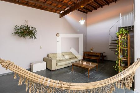 Casa à venda com 260m², 5 quartos e 4 vagas Casa à venda com 260m², 5 quartos e 4 vagasQuintal