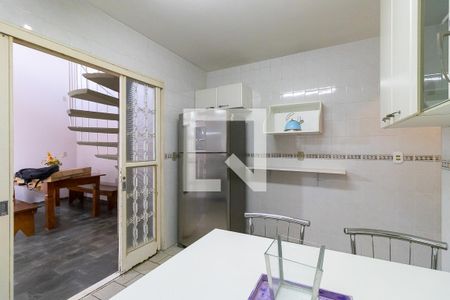 Casa à venda com 260m², 5 quartos e 4 vagas Casa à venda com 260m², 5 quartos e 4 vagasEdícula - Cozinha
