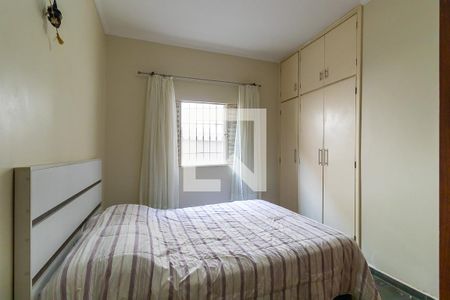 Casa à venda com 260m², 5 quartos e 4 vagas Casa à venda com 260m², 5 quartos e 4 vagasQuarto 3